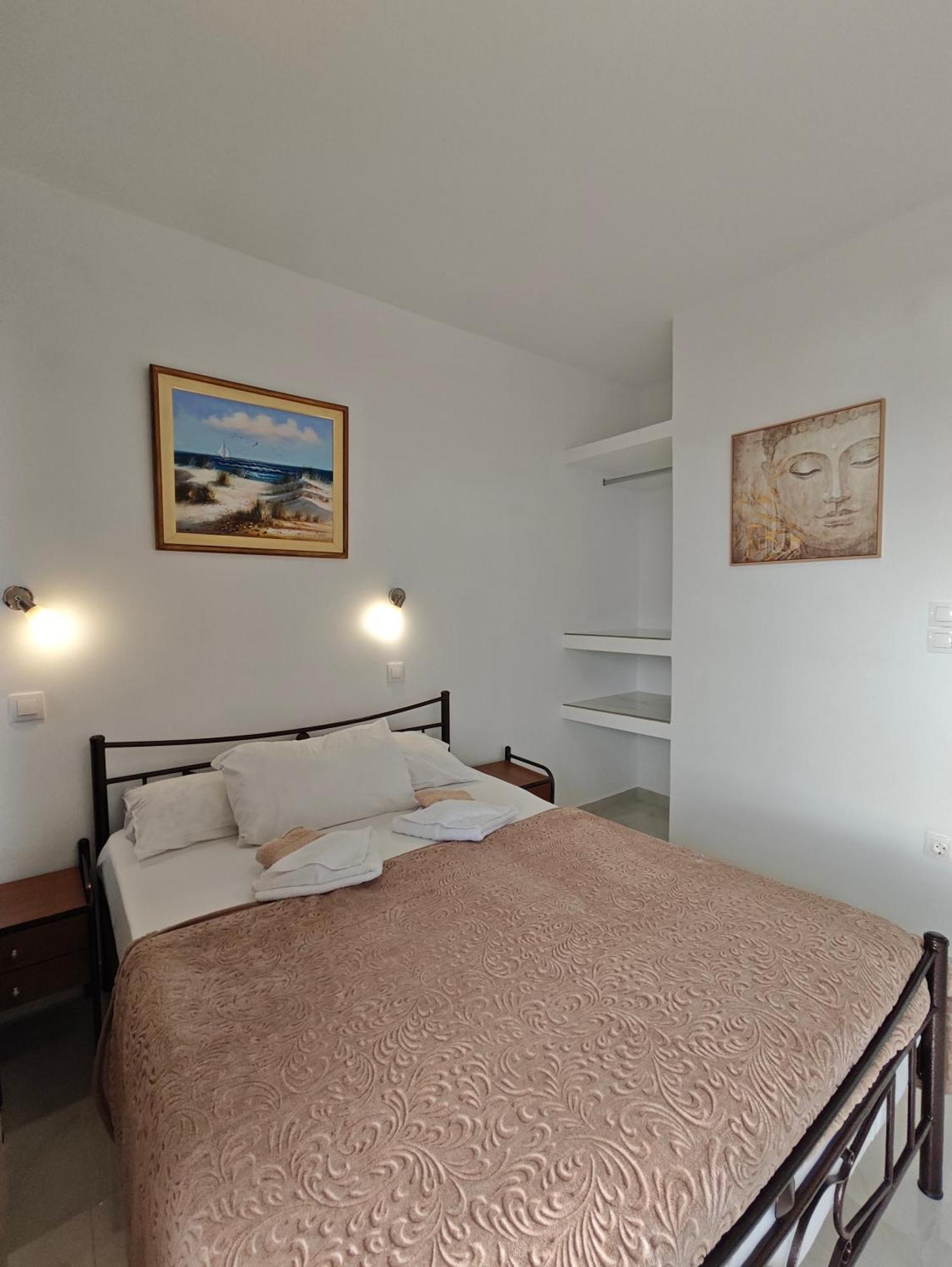 Lions 2 Studios & Apartments, Poros Island. Poros Town Exterior photo